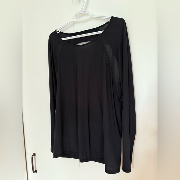 Long-Sleeved + Lightweight Black Mesh Tee: Lululemon - Picture 6 of 14